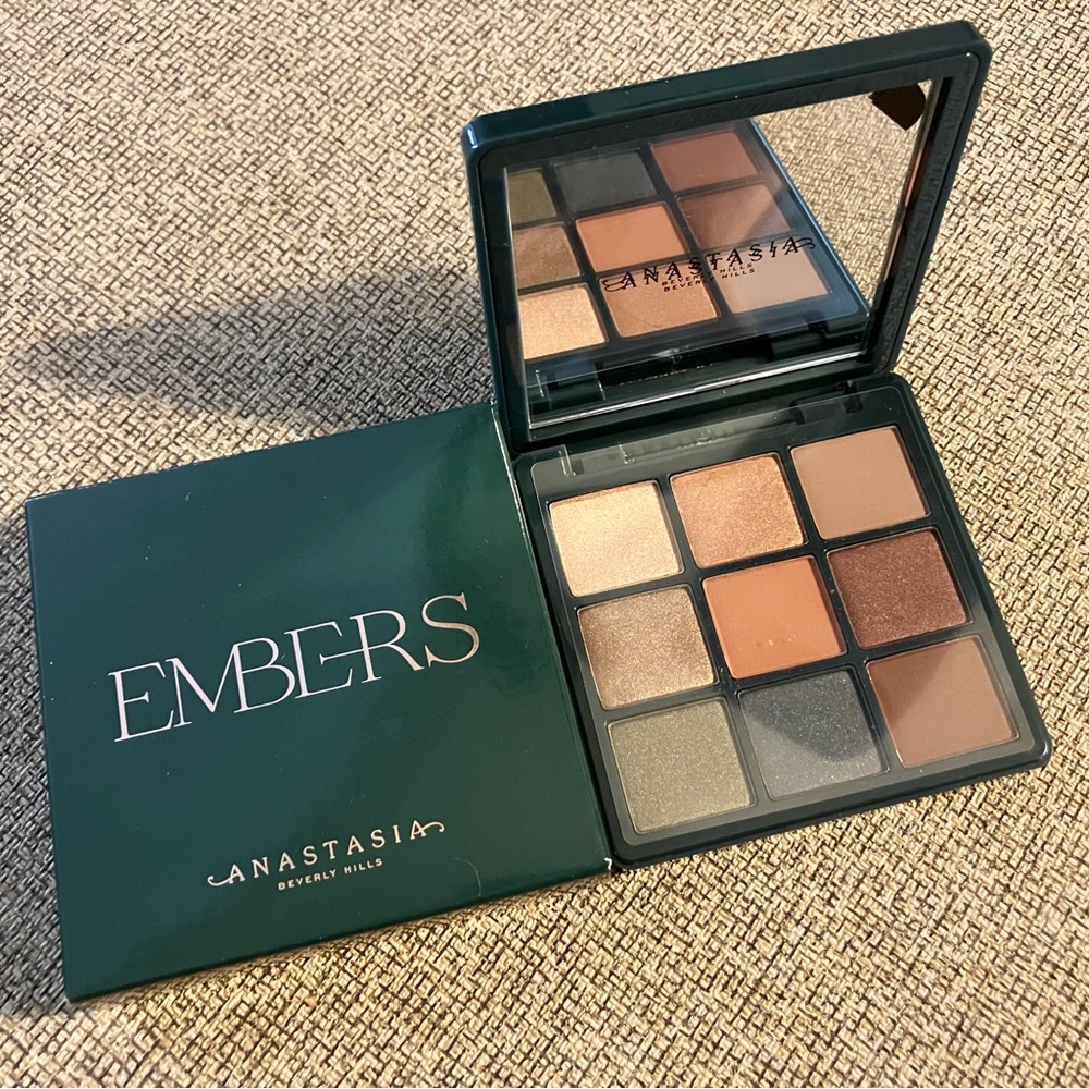 **SOLD** NEW Anastasia Embers Palette